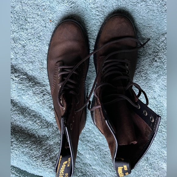 Dr martens 8 eyelet boot size 8 brown leather worn once - Picture 7 of 8
